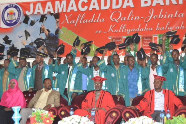 Arday gaaraysa 118 oo ka Qalin Jabiyey Jaamacada Bariga Afrika Faraca Garoowe [Masawiro]