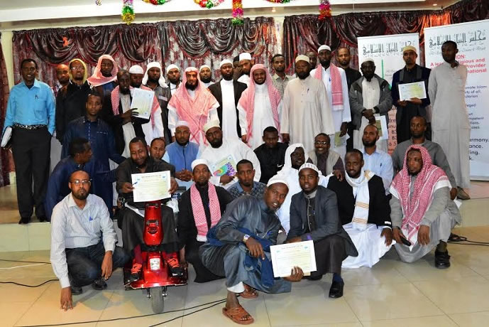 KOONFUR AFRIKA: Aqoon-kororsi loo Qabtay Macallimiinta Qur’aanka iyo Ducaada (SAWIRO)